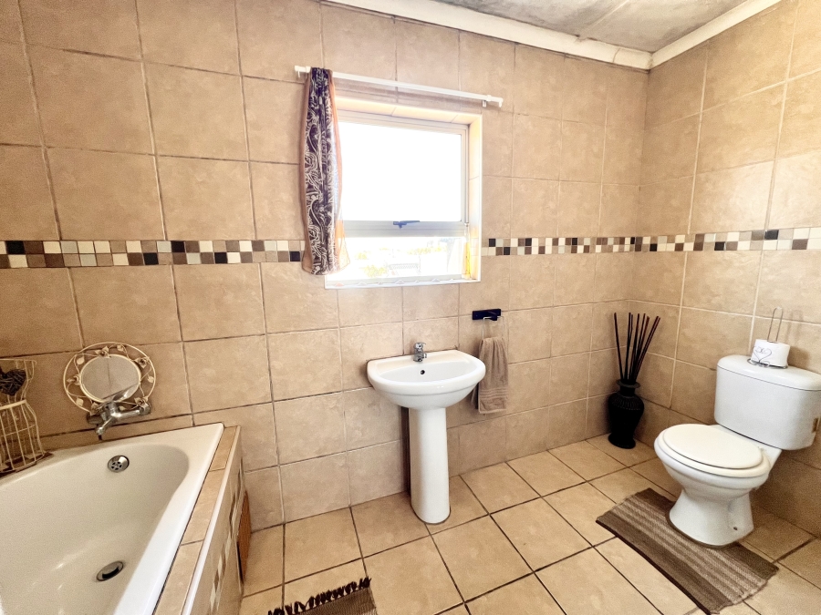 3 Bedroom Property for Sale in Ruyterwacht Western Cape